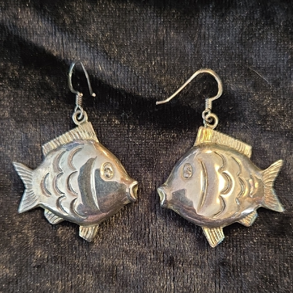 Source Unknown Silver 3-Dimensional Fish Earrings - image 1